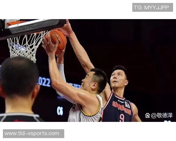 易建联现身广东队训练场,总决赛前辽粤玩起心理战,谁能笑到最后?